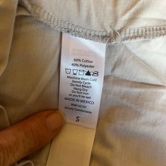 NWT Lularoe Liv shirt size S and solid black OS leggings - Picture 2 of 5